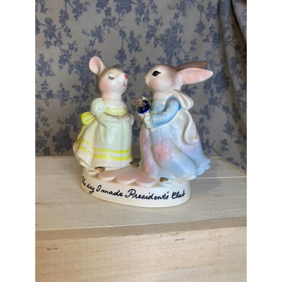 Vintage Precious Moments Avon 1980 Presidents Club Figurine - Picture 1 of 8